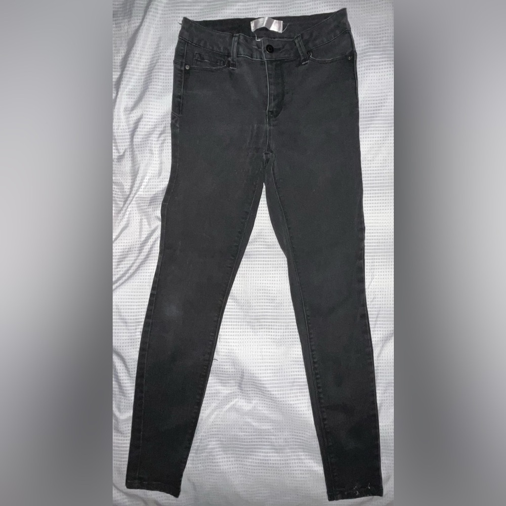 No boundaries pants in size 5 (juniors).